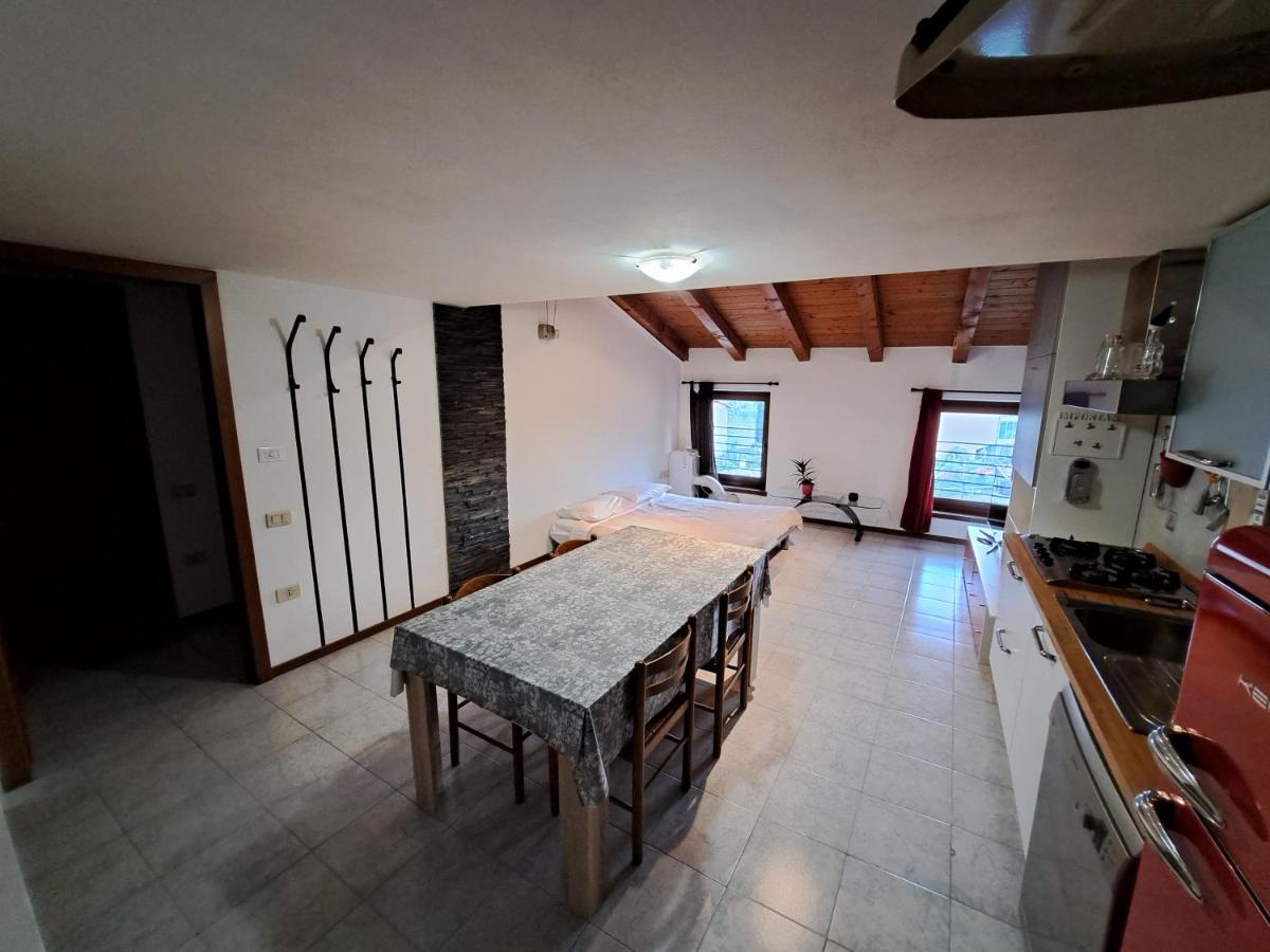 Casa Vacanze S.Tomaso Riva del Garda Luaran gambar